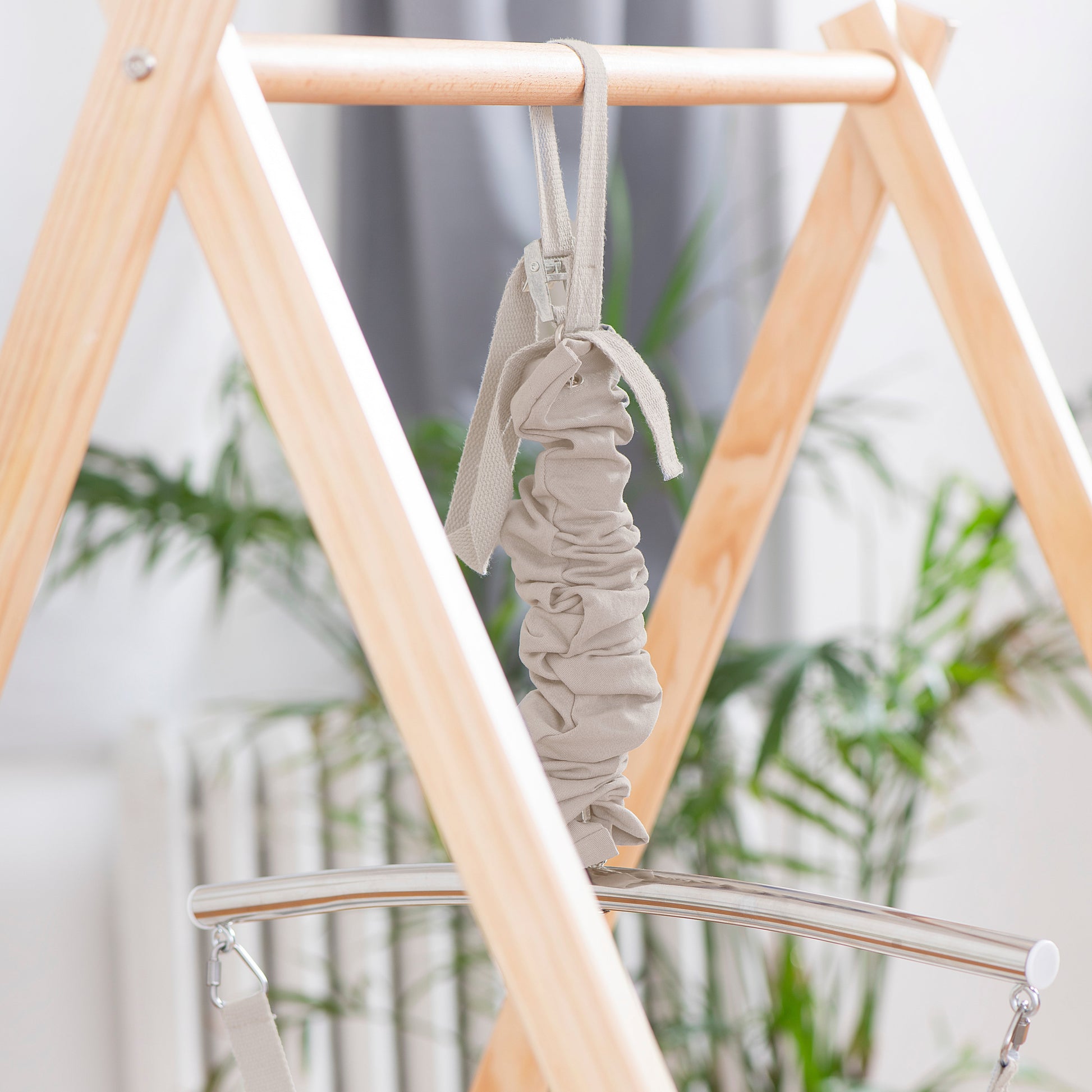 Tulip Foldable Baby Bouncer – Lightweight & Portable Infant Seat with Safety Harness